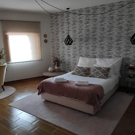 Casa Aldeia Da Lapa 住宿加早餐酒店 3*